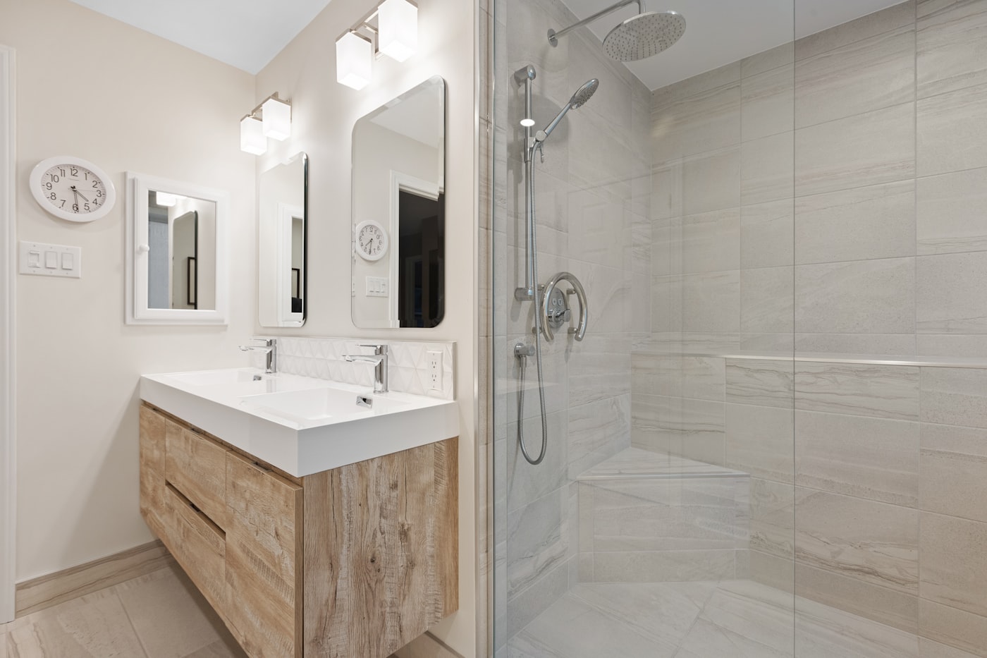 Tile & vanity detail photo